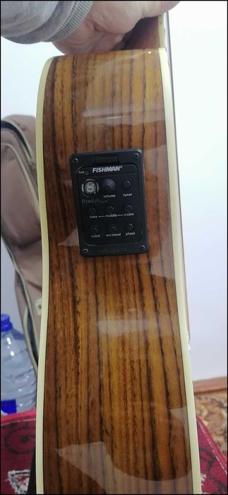 Продам или обменяю на классическую гитару Ямаха с80