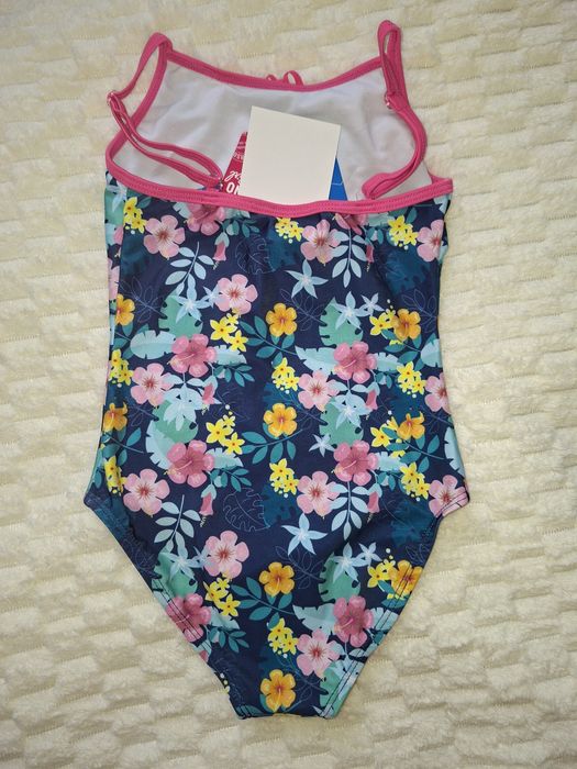 Купальник НОВЫЙ для девочки 5-6лет