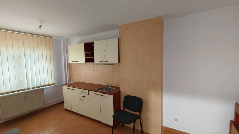 Proprietar vand apartament 4 camere Turda parter