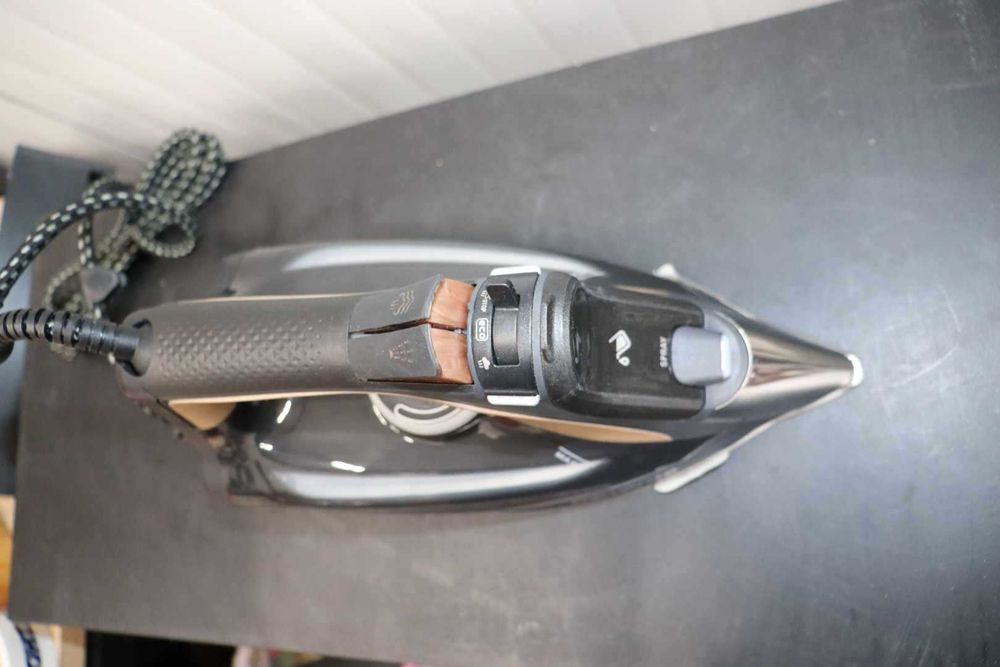 Ютия Rowenta Focus Excel DW5325D1, 2700W, Парна струя 180 гр/мин