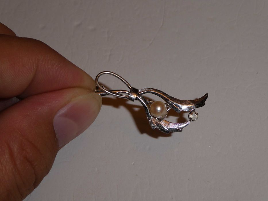 BROSA AUR alb 18K + Perla - UNOAERRE - Italia - Vintage - 560lei/gr. !