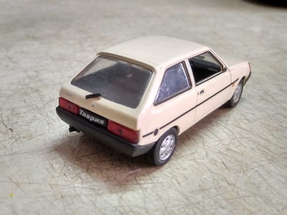 Коллекционная модель Заз-1102 Таврия масштаб 1:43, DeAgostini