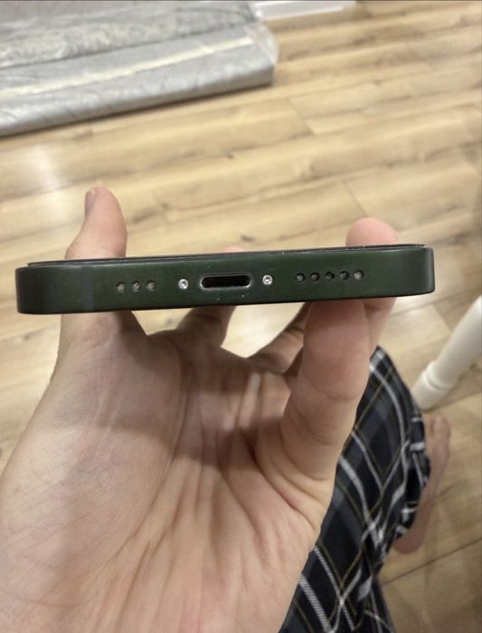 Продам IPhone 13