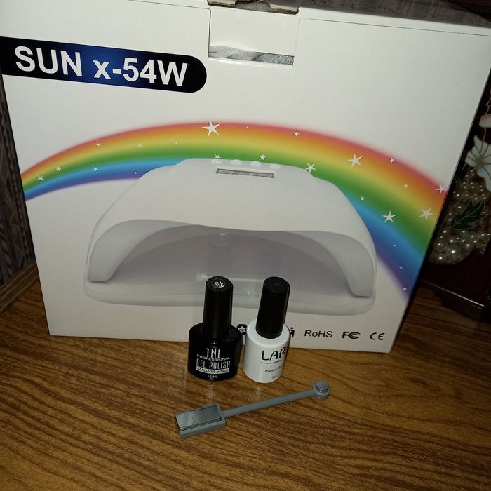 Продам лампу для сушки ногтей .