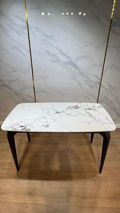 Стол из керамогранита