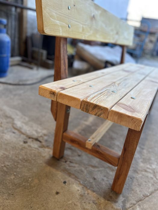 Ръчна изработка на  дървени маси, столове, пейки, огради, навеси и др.