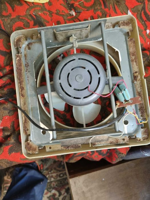 2шт  Вентилятора вытяжные кухонные