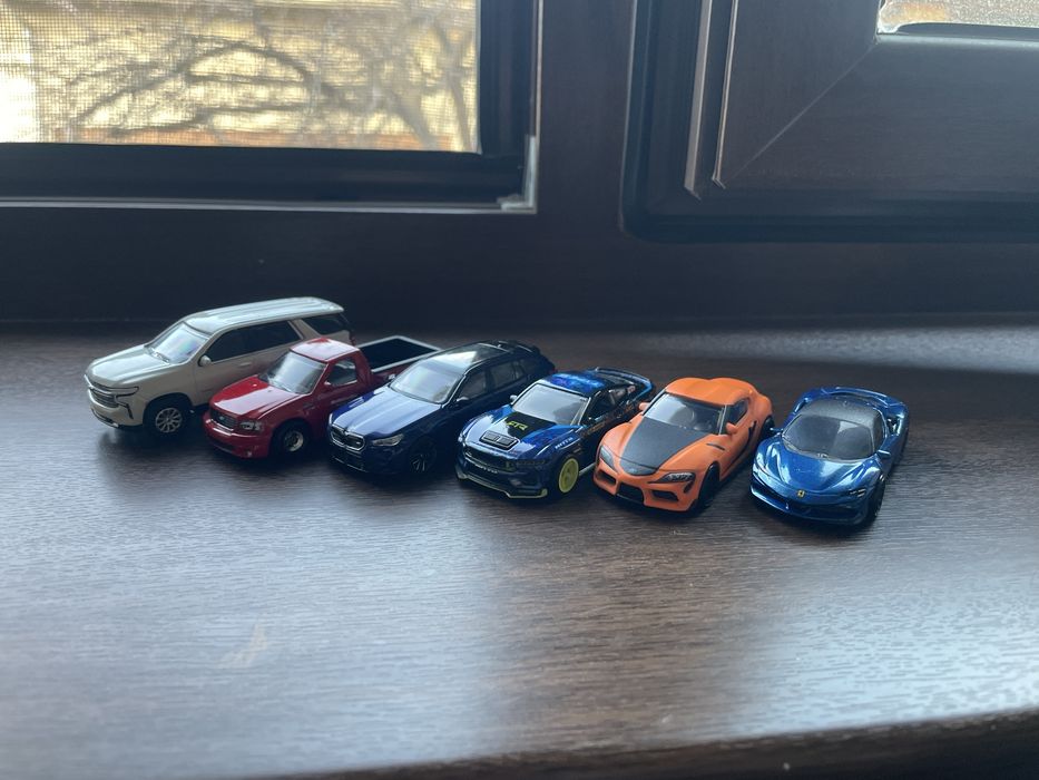 Продаются модели хот вилс и идеальном состоянии