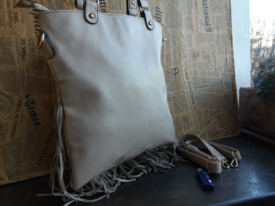 дамска чанта,бежова велурена торба с ресни