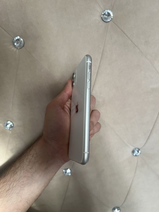 Продам IPhone 11 128gb