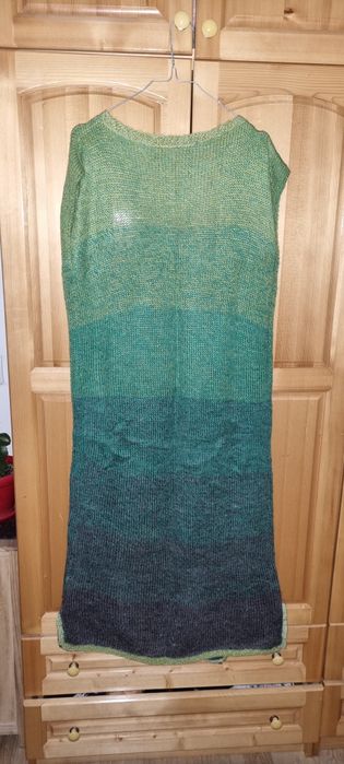 Дълъг елек, изключително лек и мек.