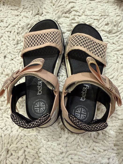 Детская обувь размер 33-34.