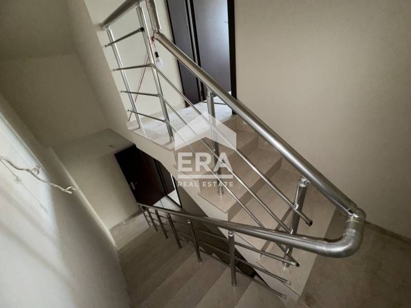 Офис в Топ Център