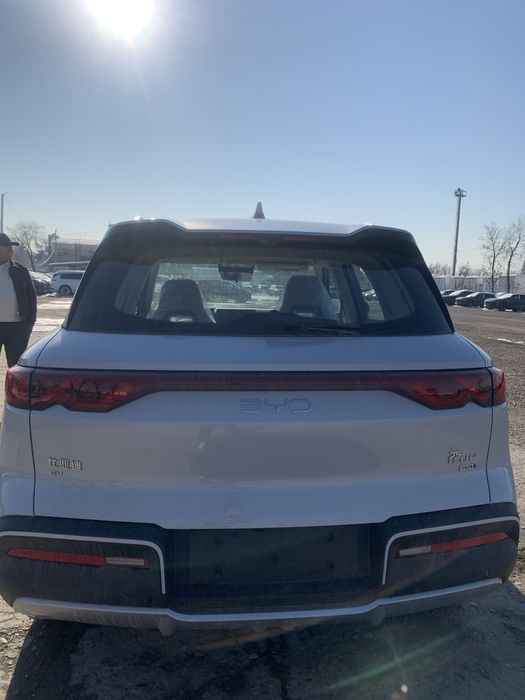 BYD Yuan Up smart driving 4 позиция нахт ва кредит