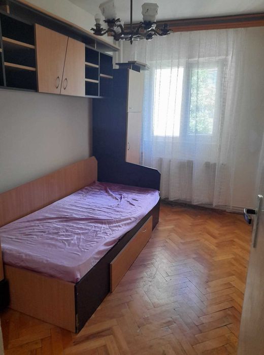 Apartament  3 camere de închiriat