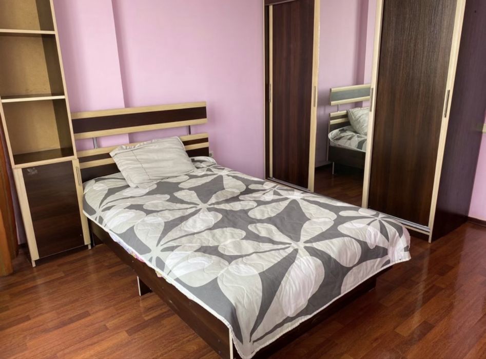 Кровать, шкаф, полка