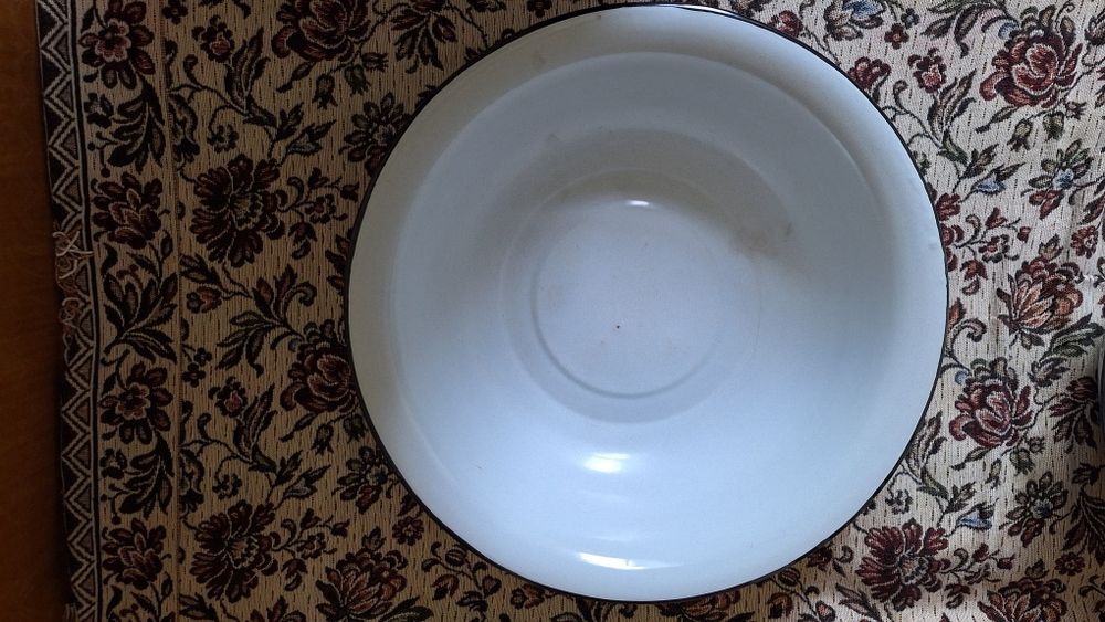 Тазы, чашки эмалированные