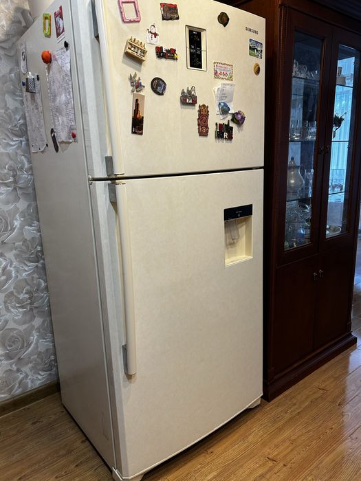 Холодильник большой Samsung RT77KAVB