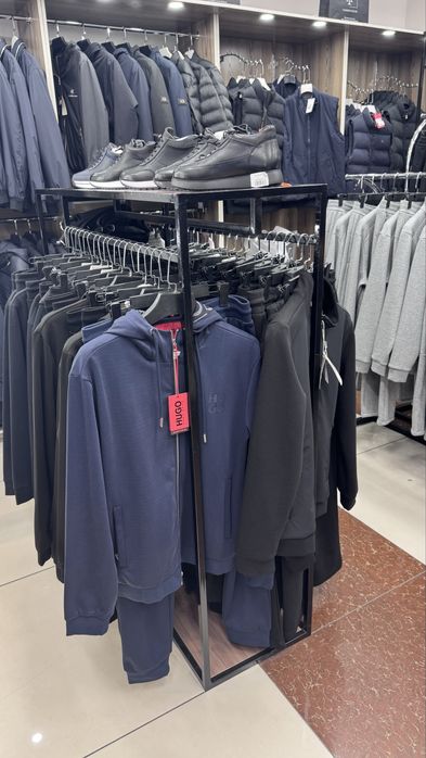 Стойки, торговое оборудование