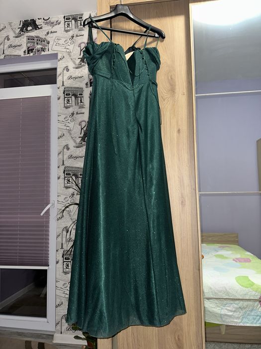 Зелена бляскава бална рокла