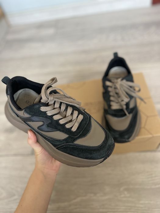 Продаются кроссовки Respect / Размер 38