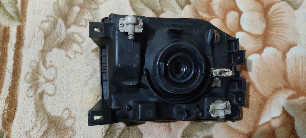 Фара на мицубиси паджеро