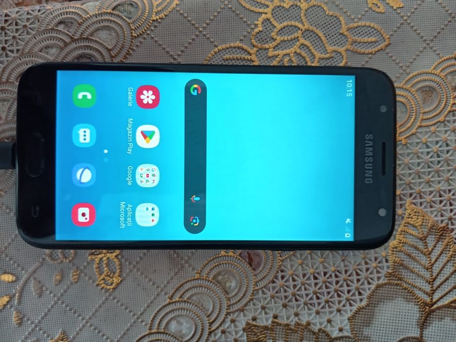 Televizor și telefon Samsung ambele