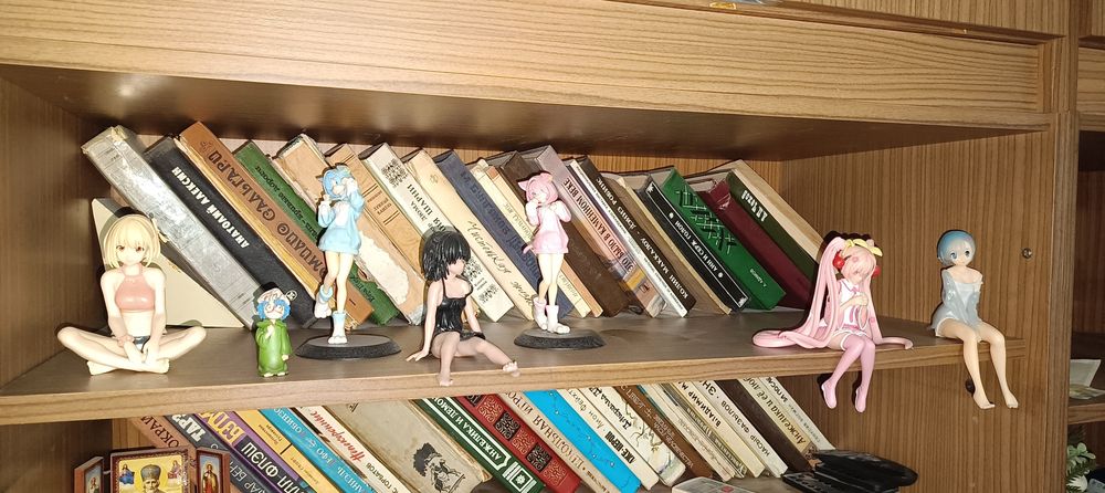 В продаже Аниме фигурки