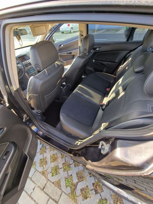 Продавам опел астра х 1.7 101 дизел 2006 година