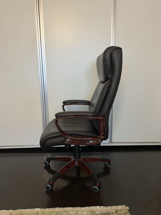 Scaun de birou tip managerial, piele ecologică, foarte confortabil
