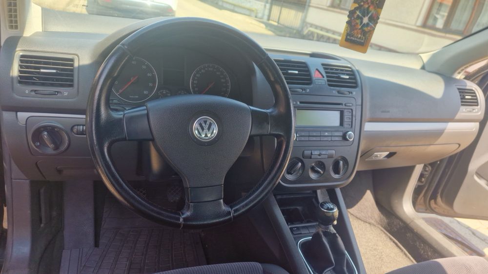 VW Jetta 2007 – 1.6 benzină