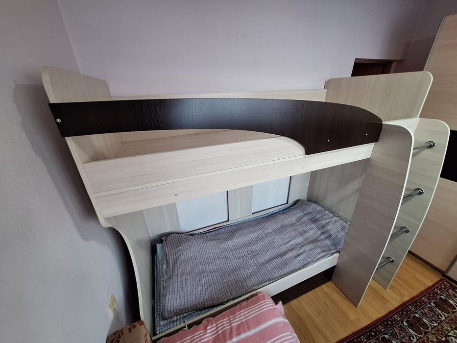 Двухъярусная кровать