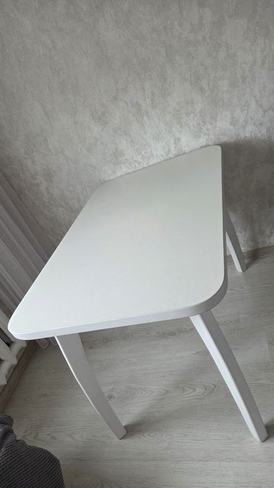 Стол.  обеденный