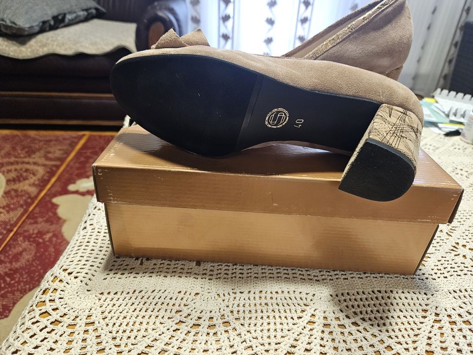 Vand pantofi dama noi