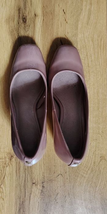 Женские туфли на каблуке