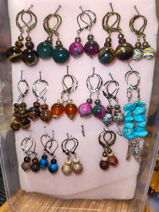 Ръчно изработени уникални бижута от полускъпоценни камъни. Подаръци.