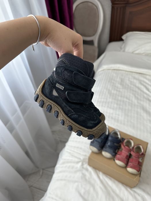 Продам детскую обувь