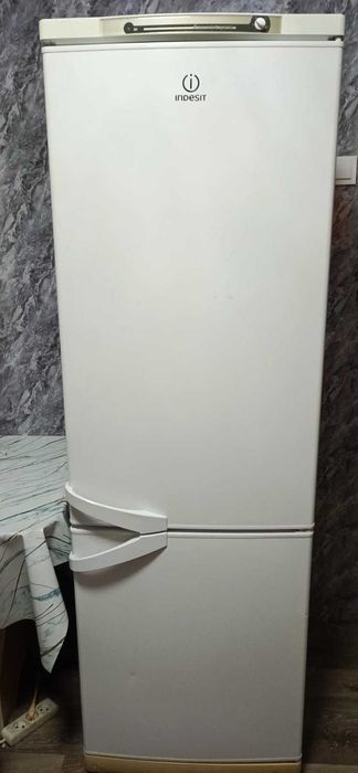 Продам холодильник INDESIT. Возможна доставка до подъезда