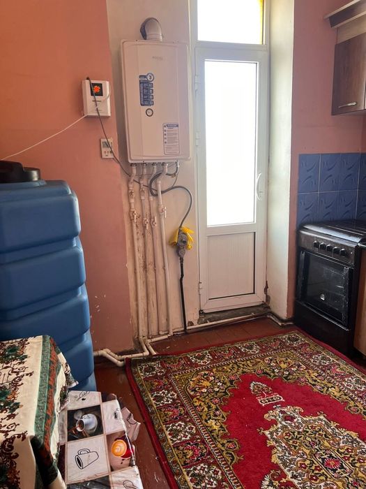 Квартира сотилади 2 хона 2 этаж кирпичном дом