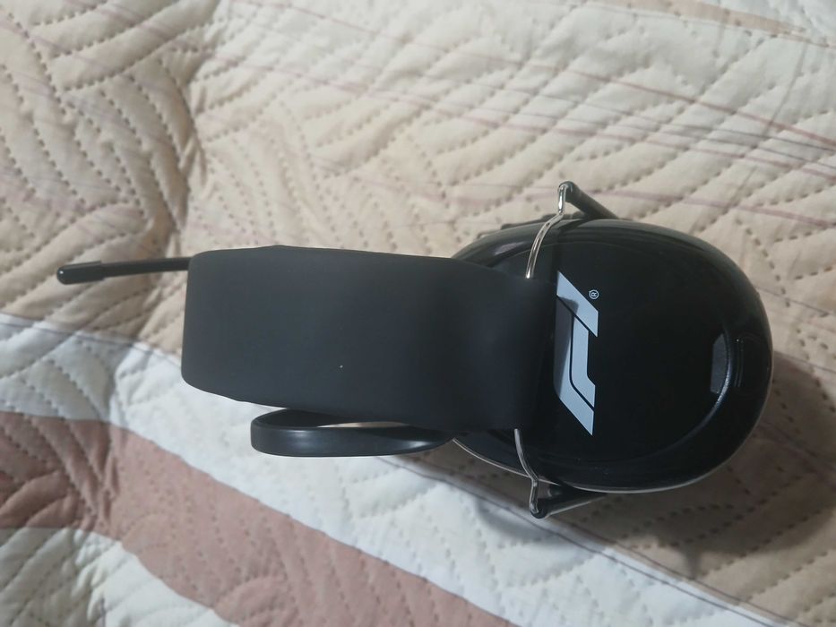 Заглушаващи слушалки F1