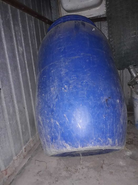 бочка  200 литров пластмасса