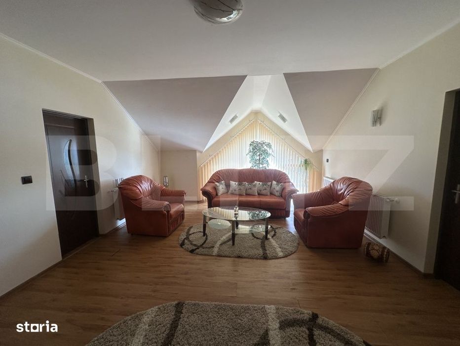 Casa spatioasa cu etaj, teren generos si livada, Zona Paulesti