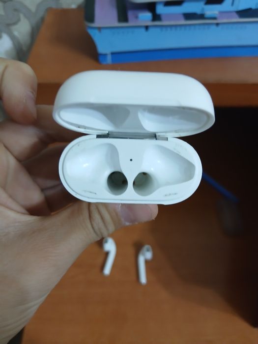 Airpods 2 поколений