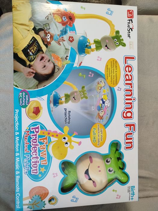 Музикална въртележка за легло с прожектор и дистанционно