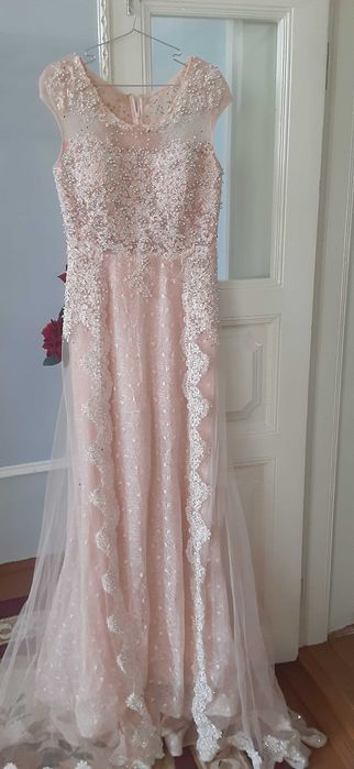 Продаётся веченое платье