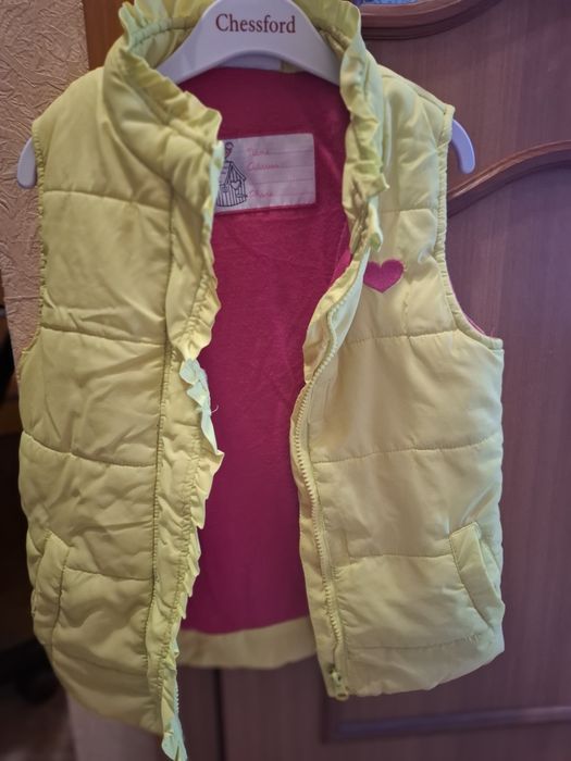 Тёплая жилетка для девочки из Германии