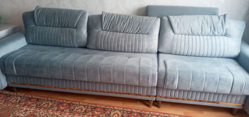 Срочно продам диван.