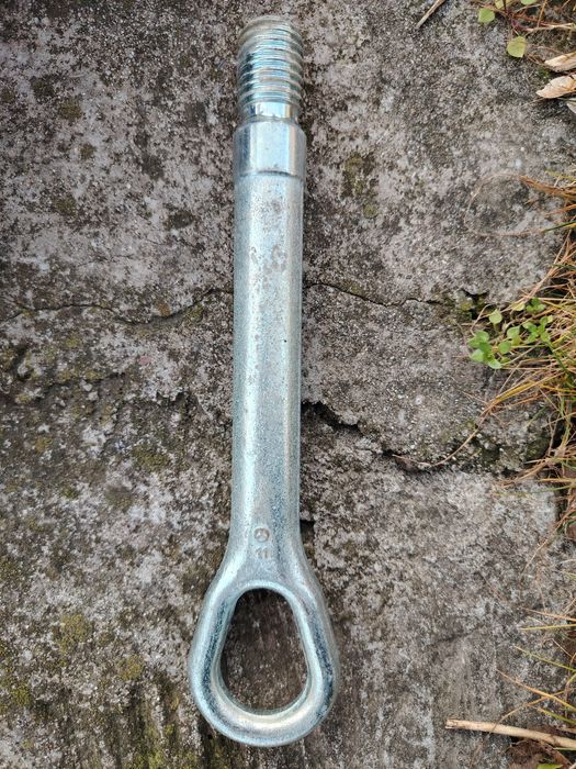 Кука за Мерцедес W204 ,подпора за гума и кутия