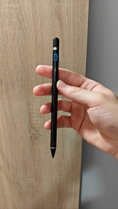 Tablet pen having micro usb rechargeable battery