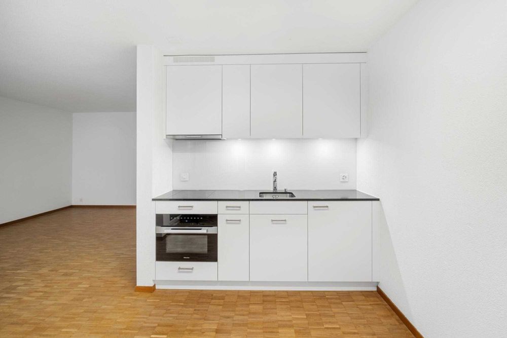 Дава се под наем Двустаен апартамент в София, Център - 58 кв.м за 433.5 € - Снимка #3